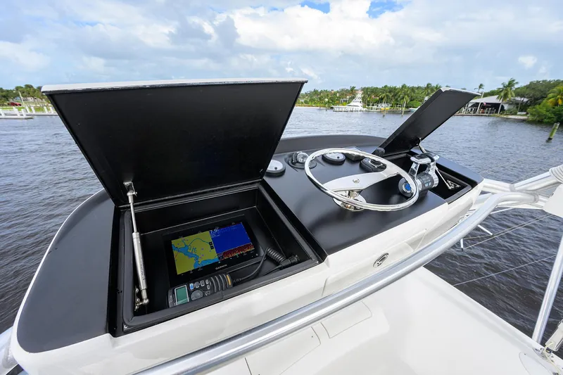 R&r Yacht Photos Pics Viking 52 R&R - Exterior Tower