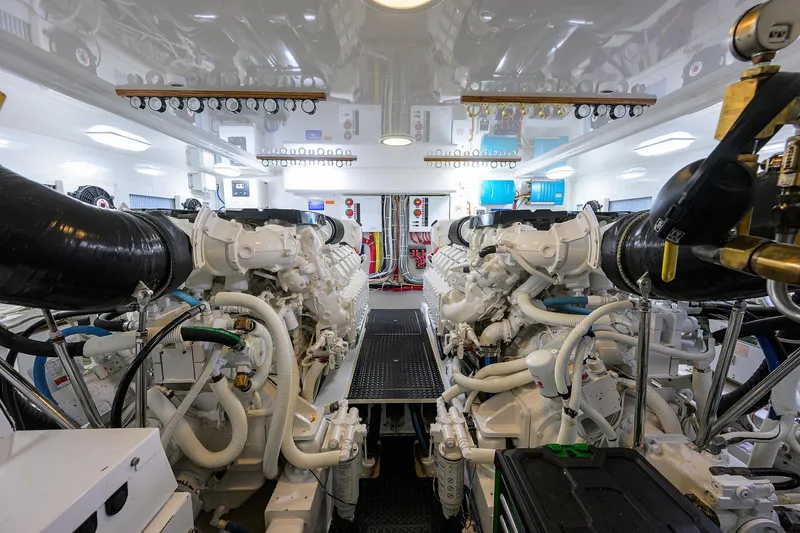 R&r Yacht Photos Pics Viking 52 R&R - Engine Room