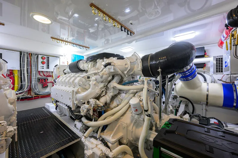 R&r Yacht Photos Pics Viking 52 R&R - Engine Room