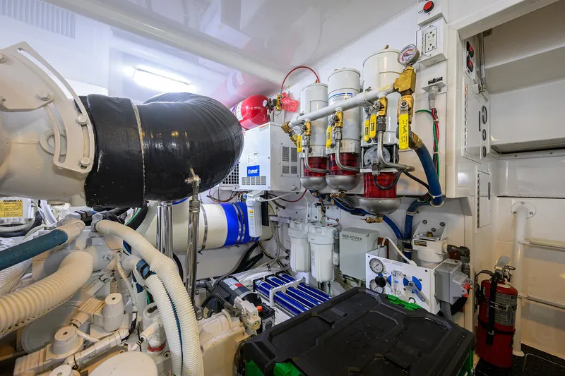 R&r Yacht Photos Pics Viking 52 R&R - Engine Room
