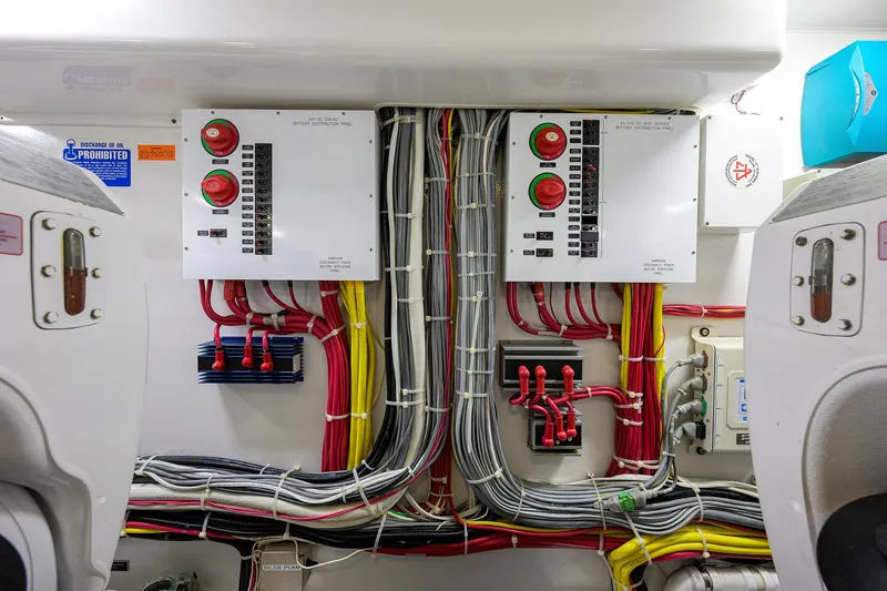 R&r Yacht Photos Pics Viking 52 R&R - Engine Room