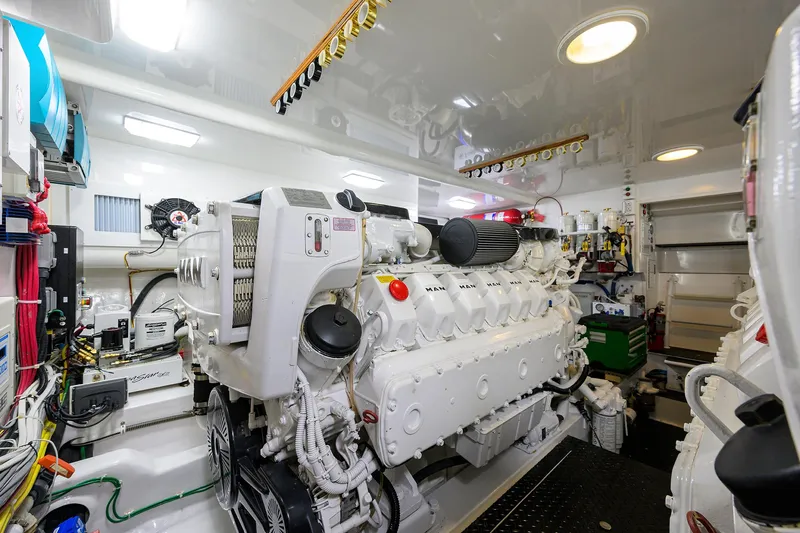 R&r Yacht Photos Pics Viking 52 R&R - Engine Room