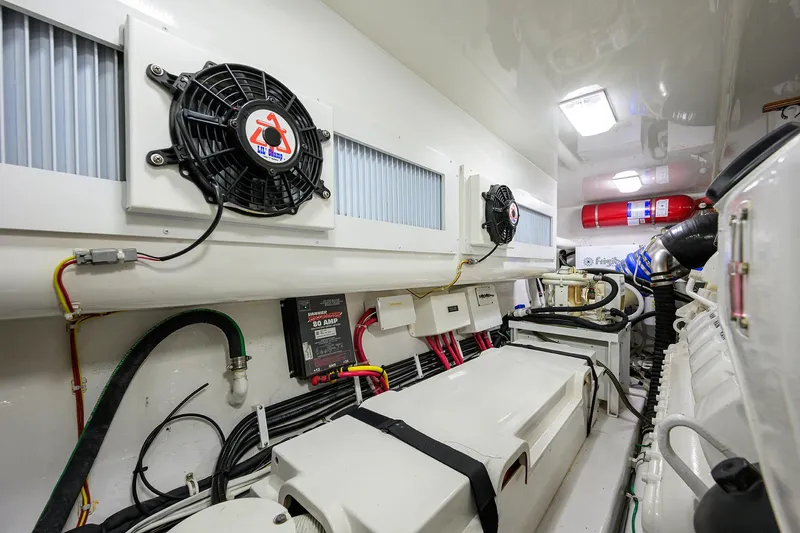 R&r Yacht Photos Pics Viking 52 R&R - Engine Room