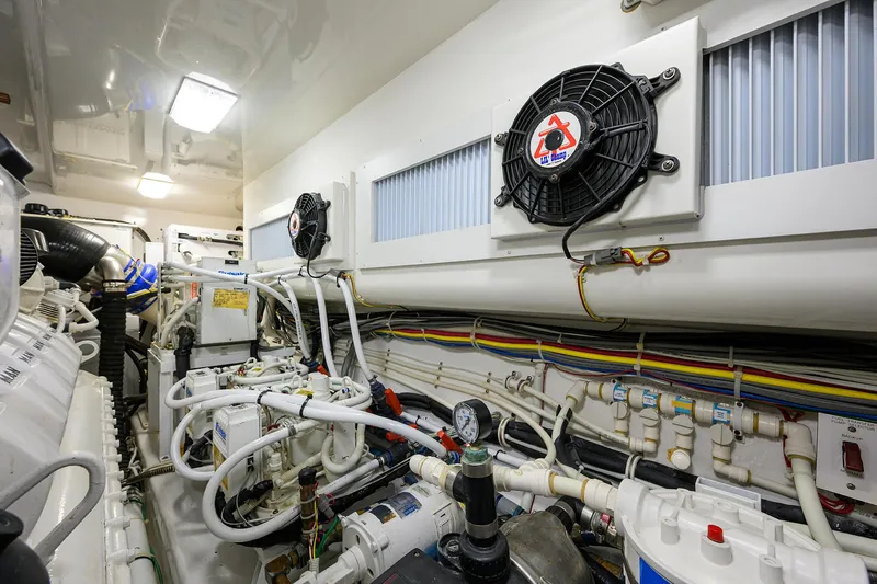 R&r Yacht Photos Pics Viking 52 R&R - Engine Room