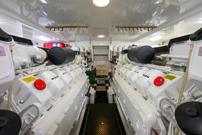 R&r Yacht Photos Pics Viking 52 R&R - Engine Room