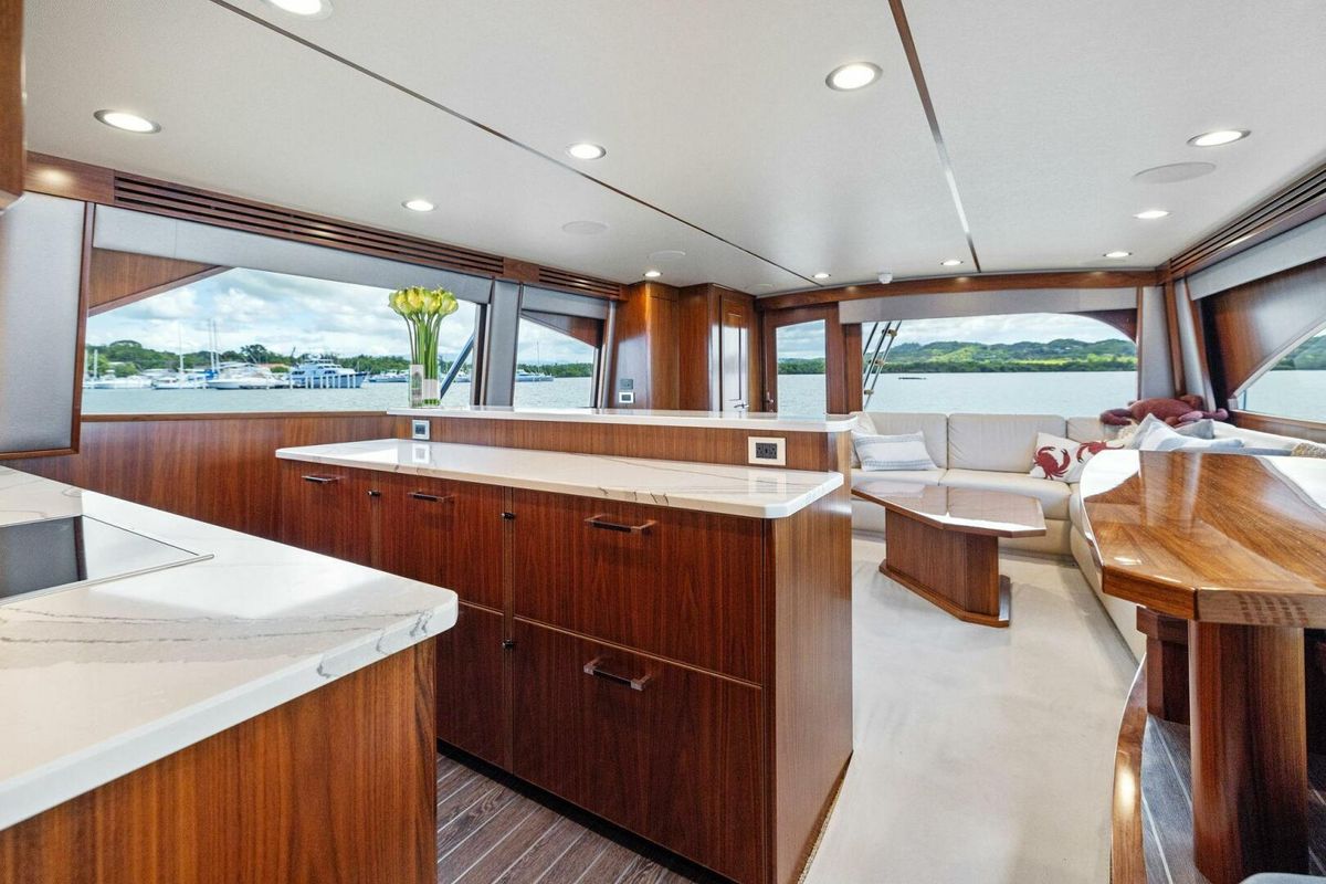2021 Viking 68 