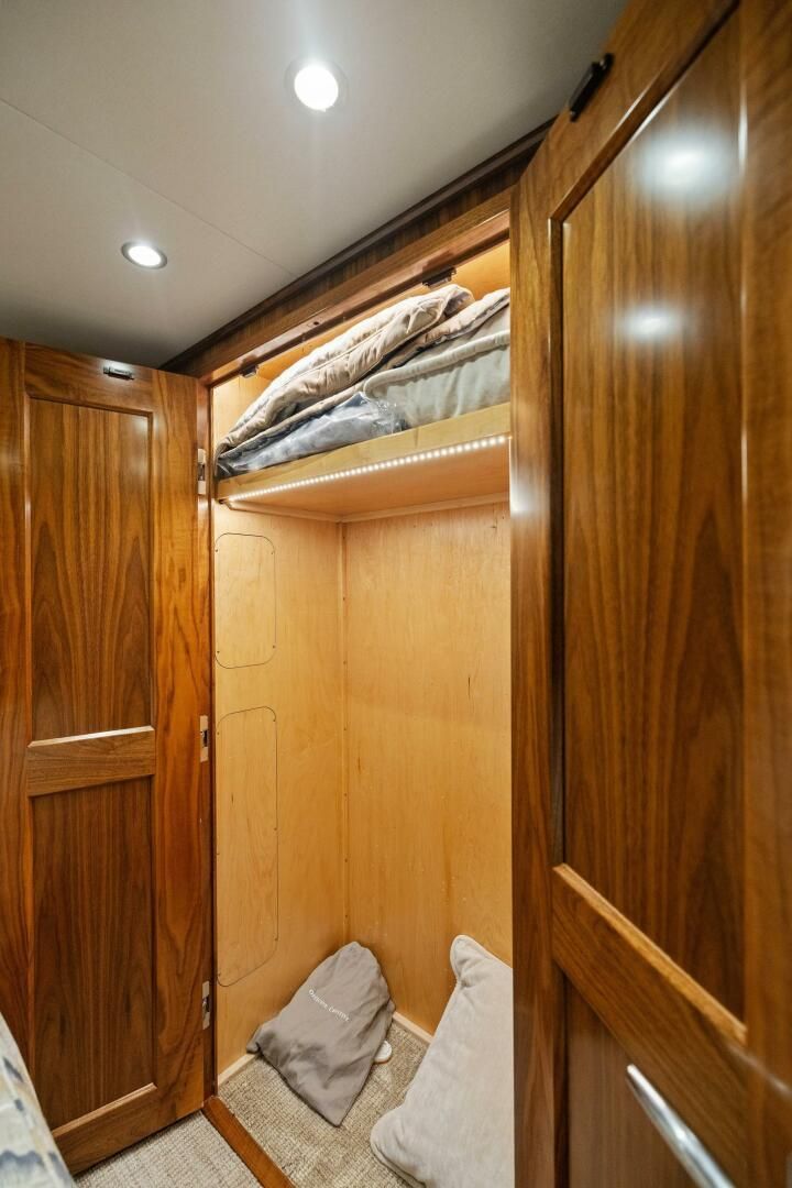 2021 Viking 68 
