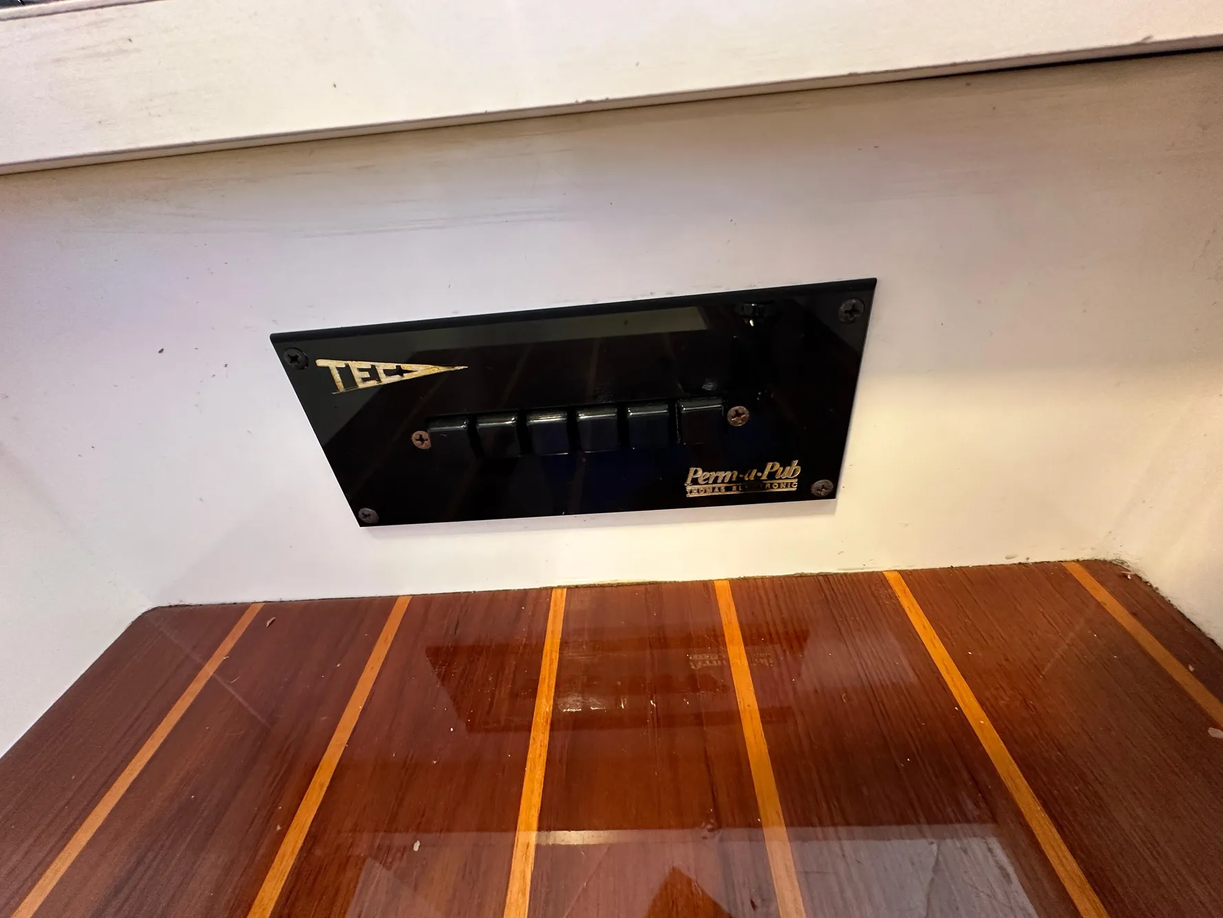 Control panel on 1988 Buddy Davis Convertible boat with wooden flooring.