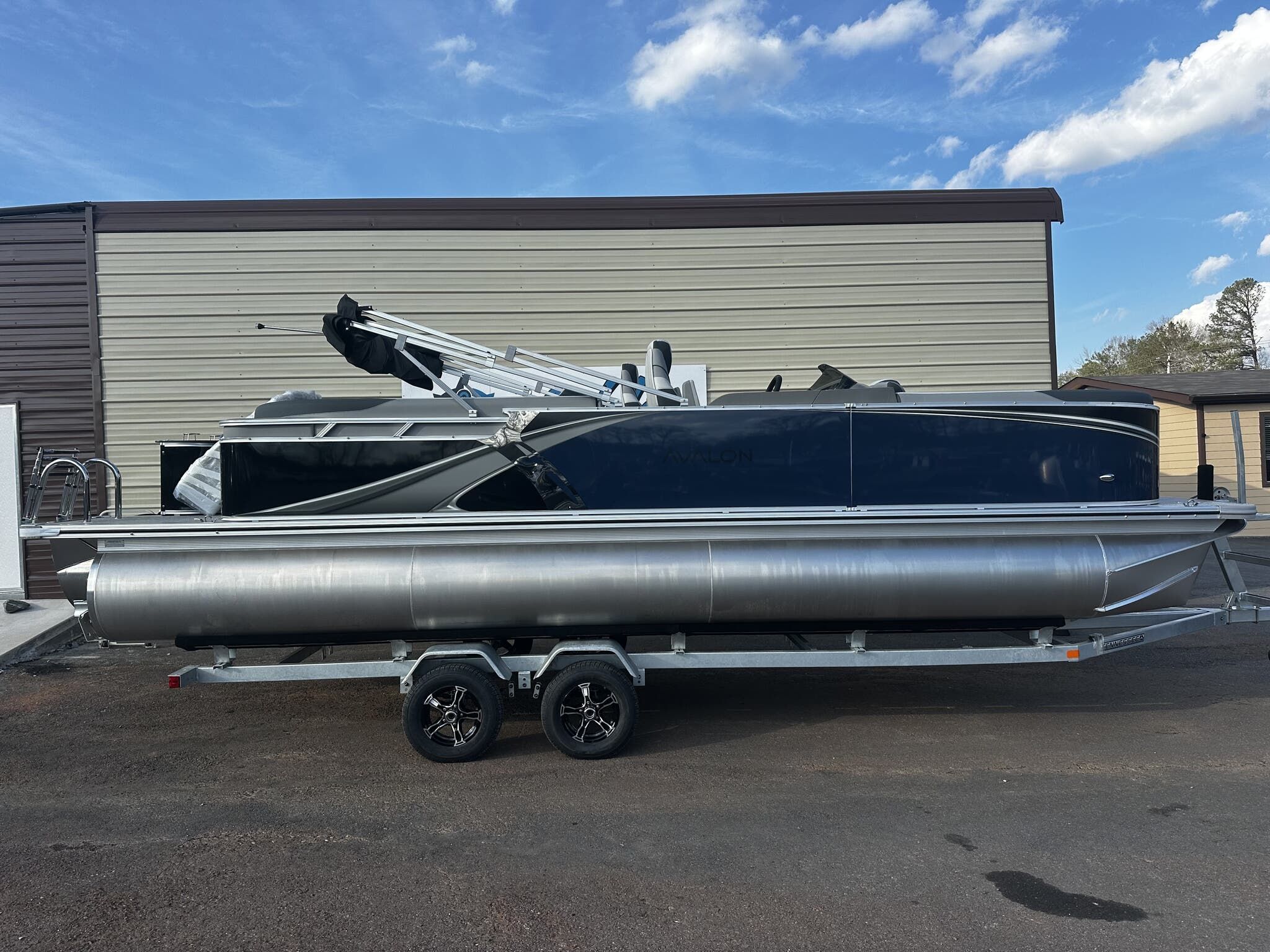 Avalon LSZ Quad Lounge - 25'