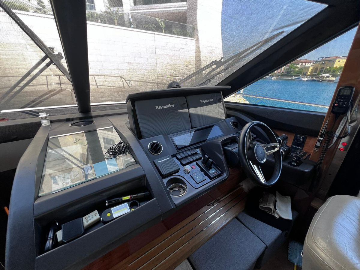2017 Princess 68 