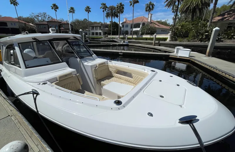 Miss Sue Yacht Photos Pics 33 Southport Miss Sue- Bow