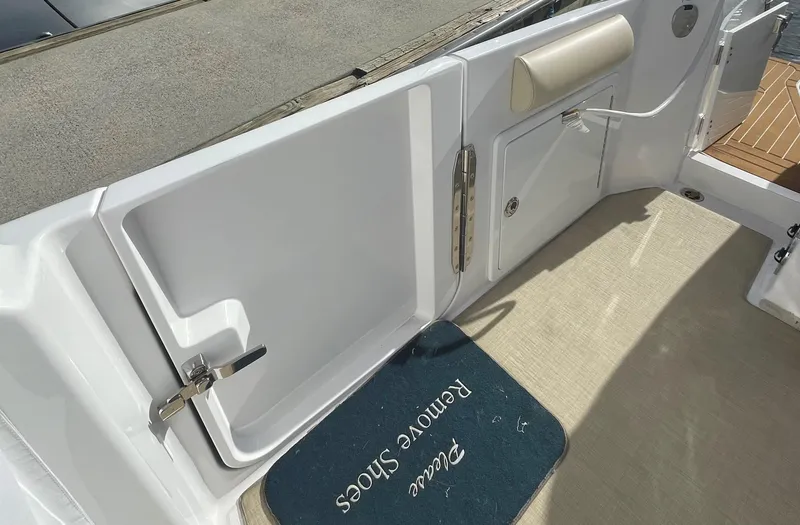 Miss Sue Yacht Photos Pics 33 Southport Miss Sue- Transom Door