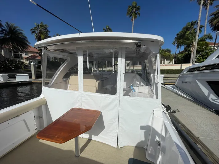 Miss Sue Yacht Photos Pics 33 Southport Miss Sue- Cockpit