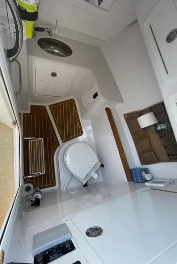 Miss Sue Yacht Photos Pics 33 Southport Miss Sue- Head