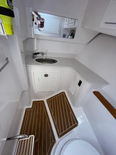 Miss Sue Yacht Photos Pics 33 Southport Miss Sue- Head