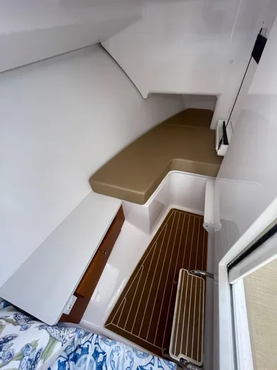 Miss Sue Yacht Photos Pics 33 Southport Miss Sue- Cabin