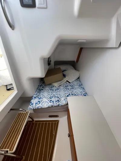 Miss Sue Yacht Photos Pics 33 Southport Miss Sue- Cabin