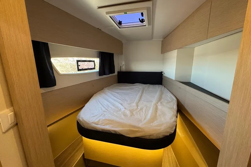 Astr&Eacute;a 42 Yacht Photos Pics Astr&eacute;a 42 - Cabine