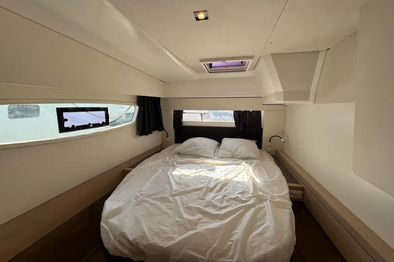 Astr&Eacute;a 42 Yacht Photos Pics Astr&eacute;a 42 - Cabine Master