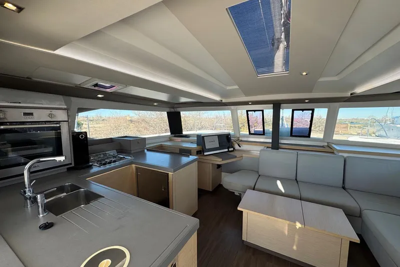 Astr&Eacute;a 42 Yacht Photos Pics Astr&eacute;a 42 - Carr&eacute;