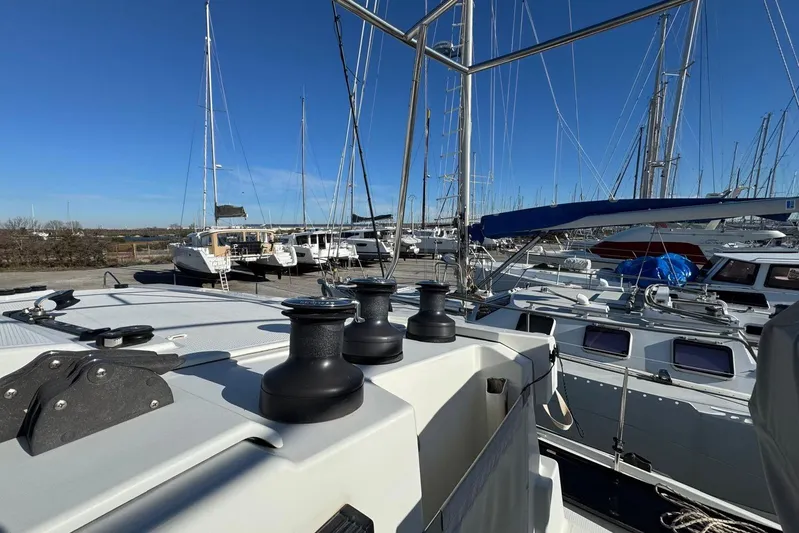 Astr&Eacute;a 42 Yacht Photos Pics Astr&eacute;a 42 - Poste de barre