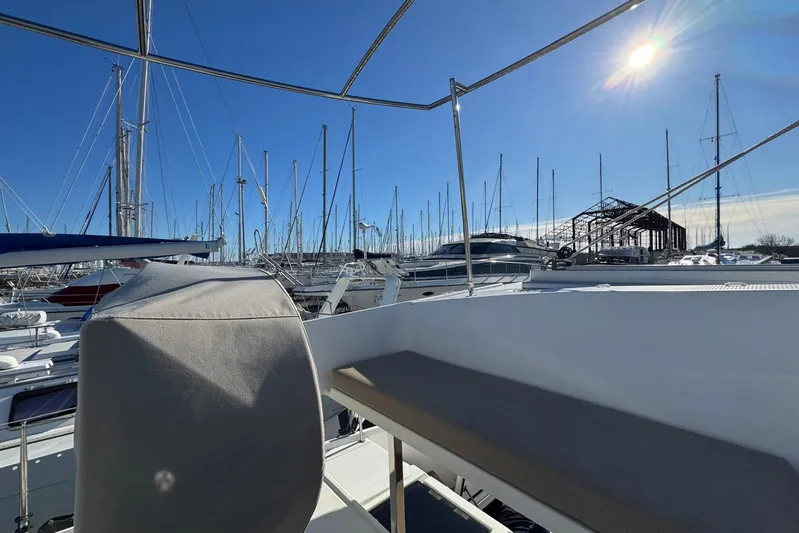 Astr&Eacute;a 42 Yacht Photos Pics Astr&eacute;a 42 - Poste de barre