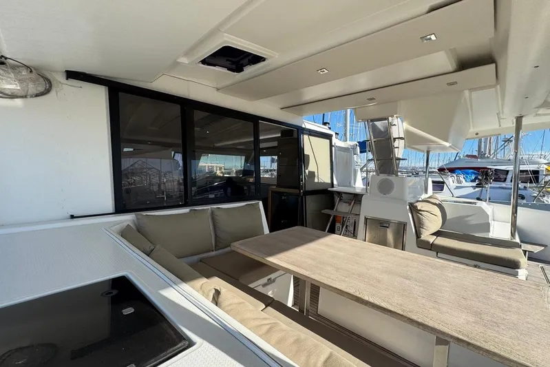 Astr&Eacute;a 42 Yacht Photos Pics Astr&eacute;a 42 - Cockpit arri&egrave;re