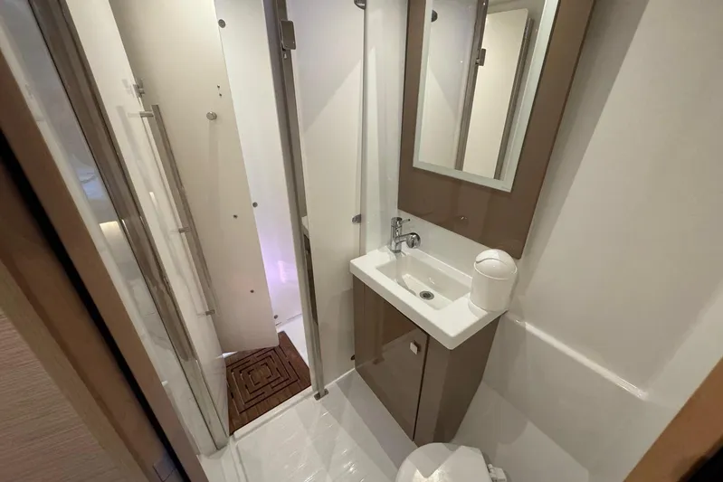 Astr&Eacute;a 42 Yacht Photos Pics Astr&eacute;a 42 - Cabine