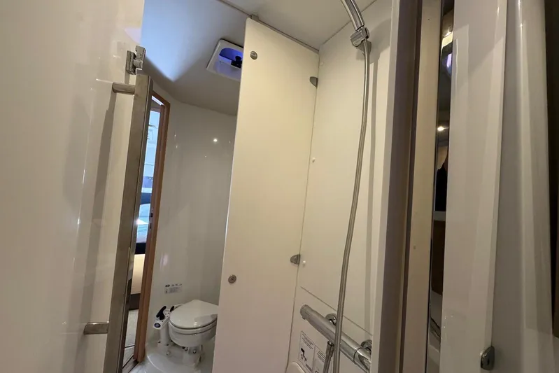 Astr&Eacute;a 42 Yacht Photos Pics Astr&eacute;a 42 - Cabine