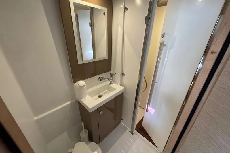 Astr&Eacute;a 42 Yacht Photos Pics Astr&eacute;a 42 - Cabine