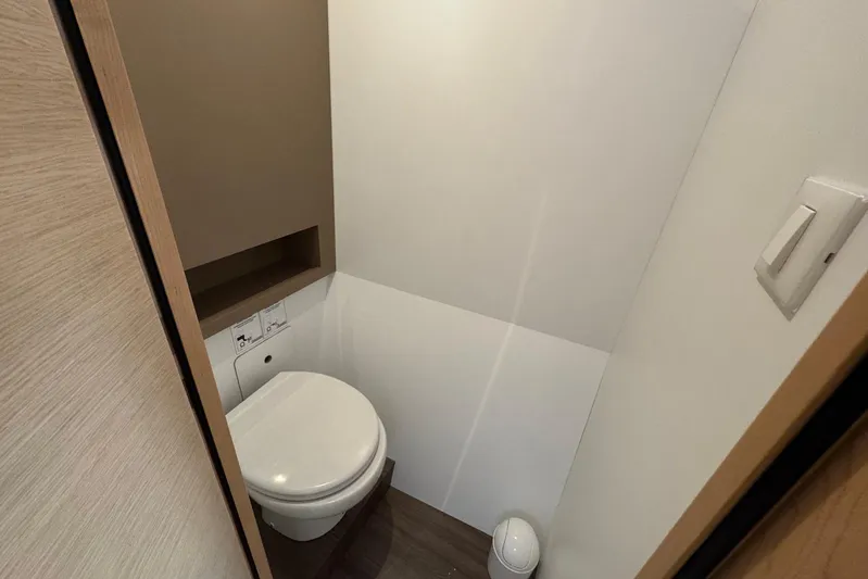 Astr&Eacute;a 42 Yacht Photos Pics Astr&eacute;a 42 - Cabine Master