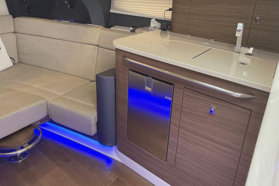 2020 Boston Whaler 420 Outrage