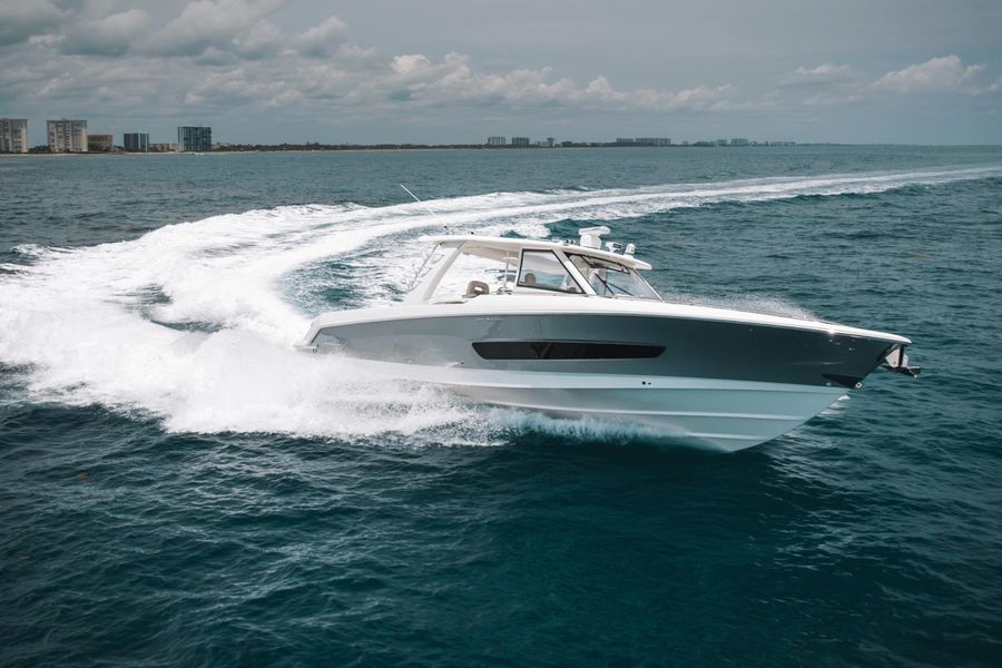 2020 Boston Whaler 420 Outrage