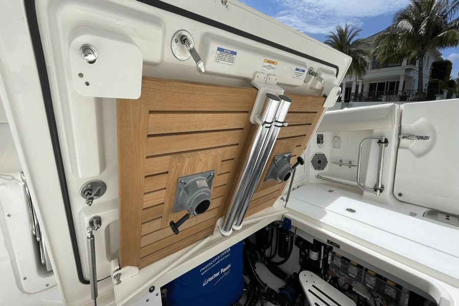 2020 Boston Whaler 420 Outrage