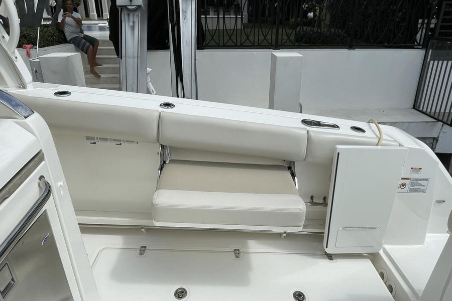 2020 Boston Whaler 420 Outrage