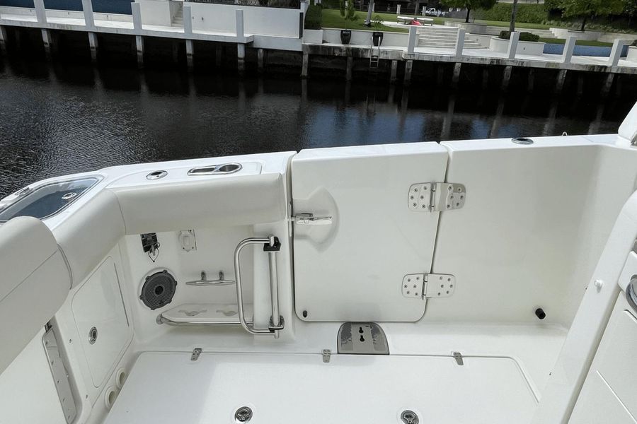 2020 Boston Whaler 420 Outrage