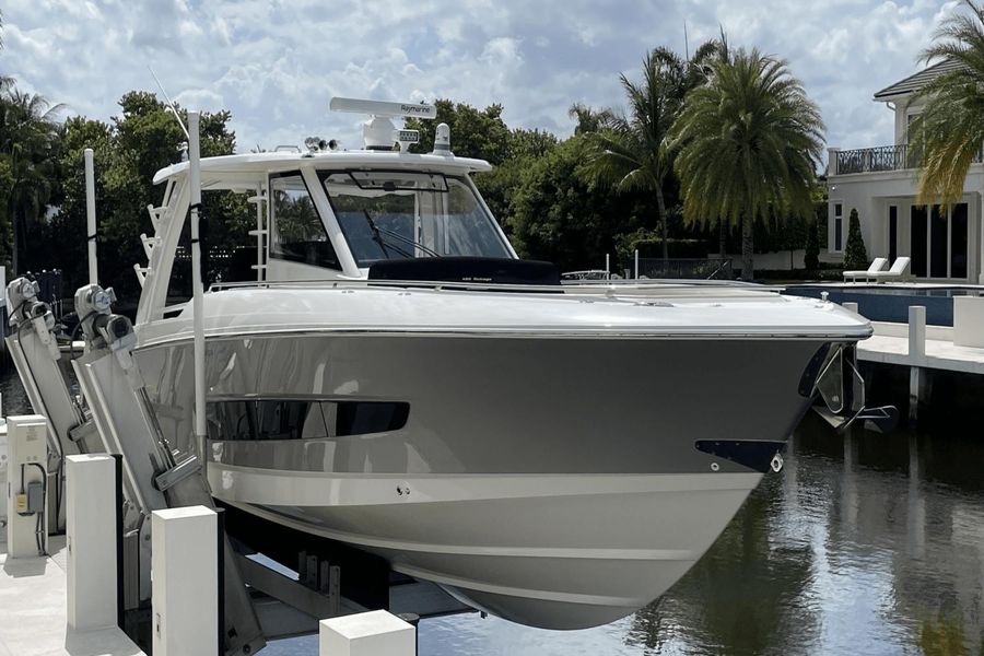 2020 Boston Whaler 420 Outrage
