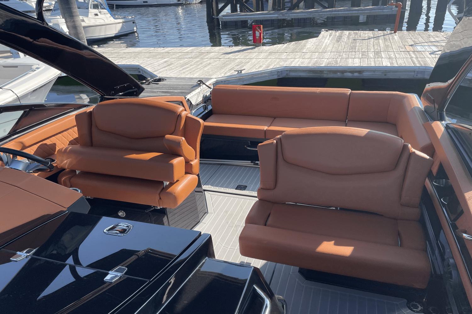 2021 cruiser yachts 338 cx