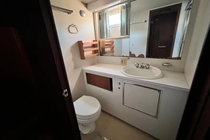 Grand Adventure Yacht Photos Pics 1972 Hatteras 58 Yacht Fisherman bathroom with sink, mirror, and toilet.
