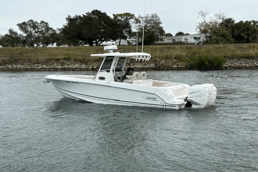 2017 Boston Whaler 280 Outrage