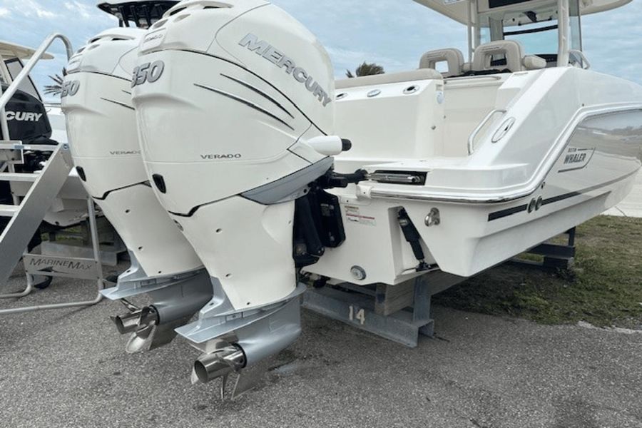 2017 Boston Whaler 280 Outrage