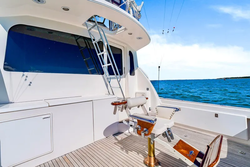 Sadie Ann II Yacht Photos Pics 2005 Ocean Yachts 50 Super Sport fishing deck with ocean view and seating.