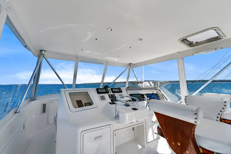 Sadie Ann II Yacht Photos Pics 2005 Ocean Yachts 50 Super Sport helm with ocean view, featuring modern navigation equipment.