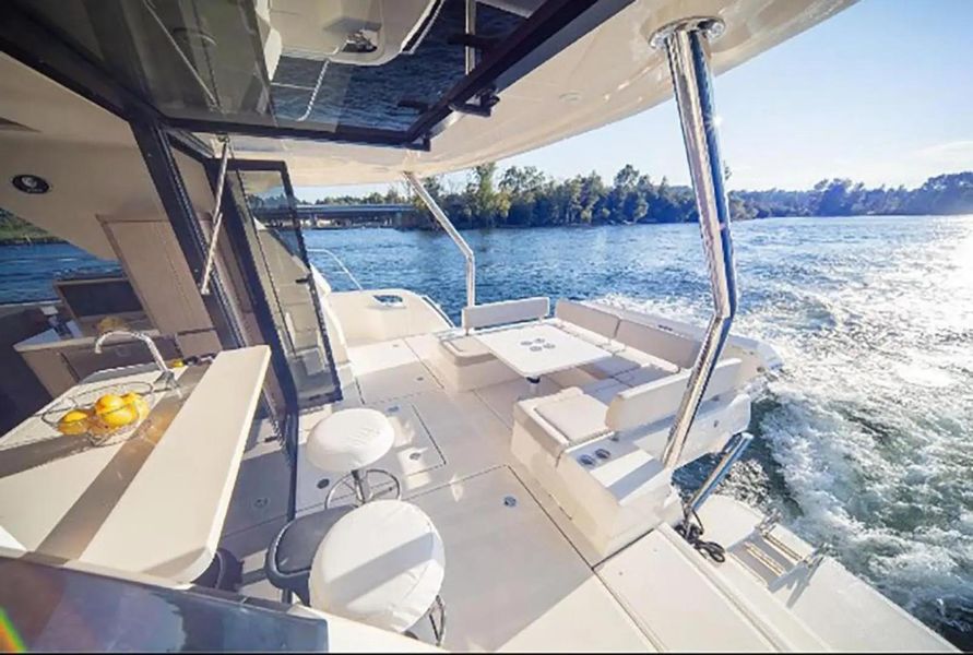 2018 Aquila 44 Yacht