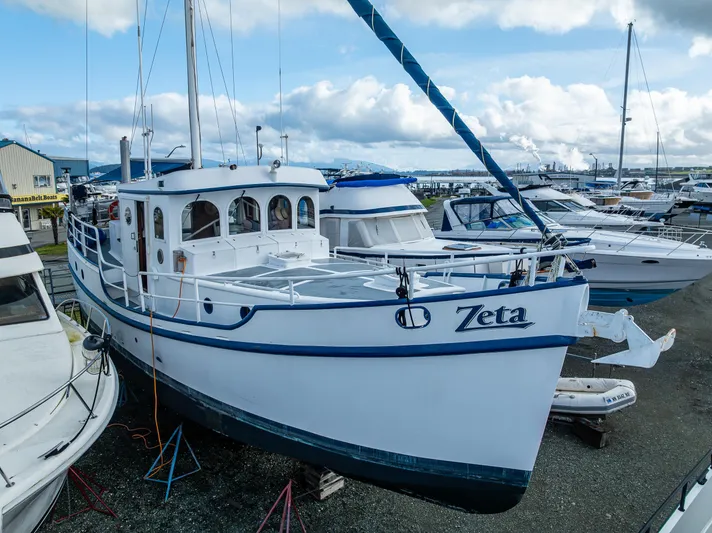 Zeta Yacht Photos Pics 2009 Diesel Duck 41-Plus boat named "Zeta" docked in a marina.