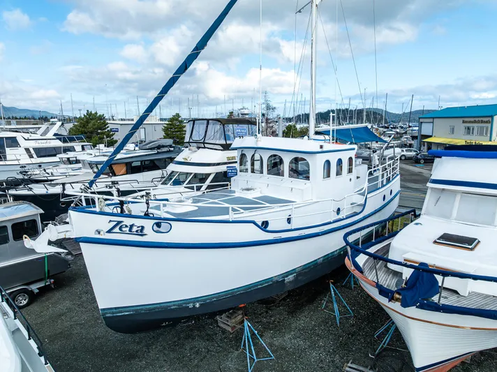 Zeta Yacht Photos Pics 