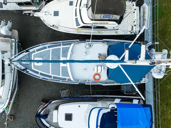 Zeta Yacht Photos Pics Aerial view of a 2009 Diesel Duck 41-Plus boat docked among other vessels.