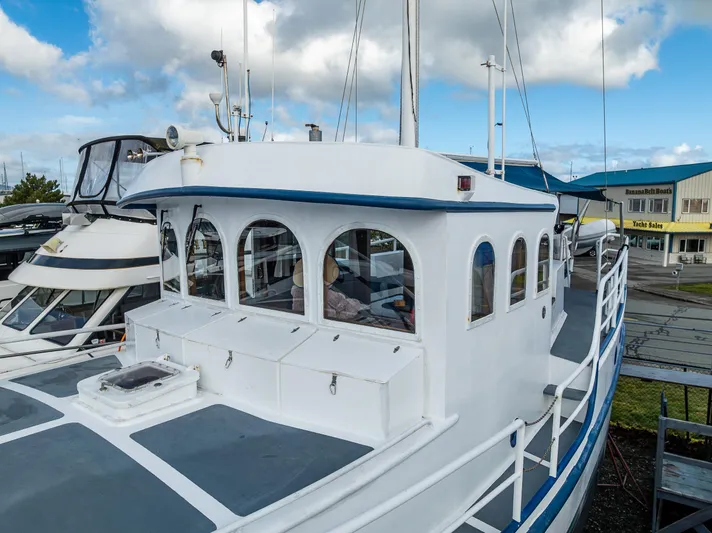 Zeta Yacht Photos Pics 2009 Diesel Duck 41-Plus boat docked, showcasing its white and blue exterior design.