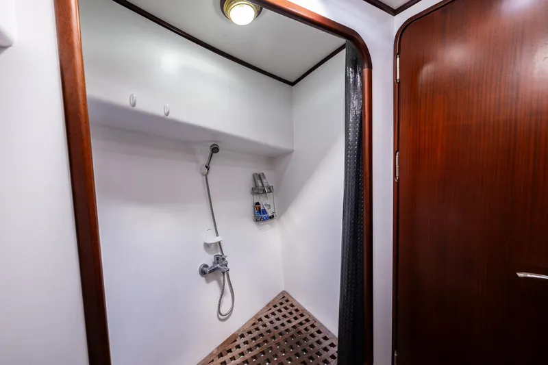 Zeta Yacht Photos Pics Shower area in 2009 Diesel Duck 41-Plus yacht with wooden flooring and white walls.