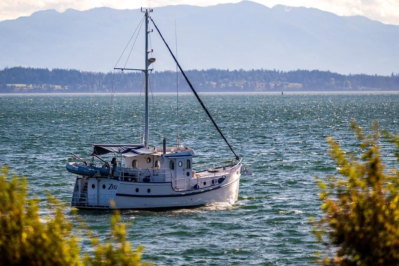 Zeta Yacht Photos Pics 2009 Diesel Duck 41-Plus yacht sailing on a scenic lake with mountains in the background.